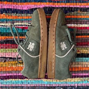 Ipath green shoes in Perfect condition has a pocket inside size 6.5
